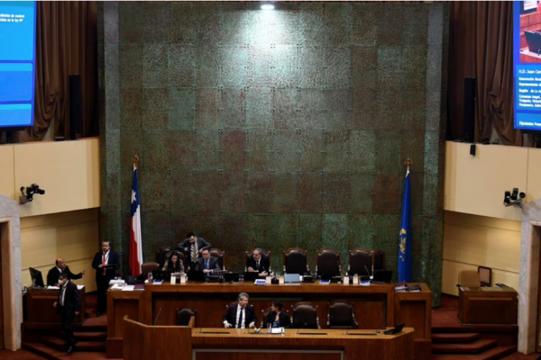 ¡Polémica en el Congreso! Diputados aprueban ley de control policial migratorio tras intensos debates.